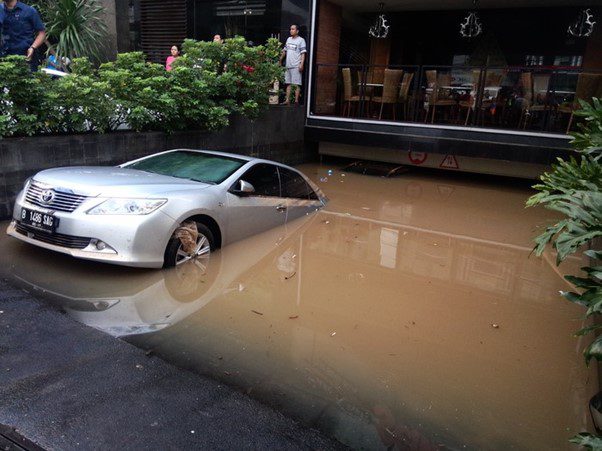 cara klaim asuransi mobil kena banjir